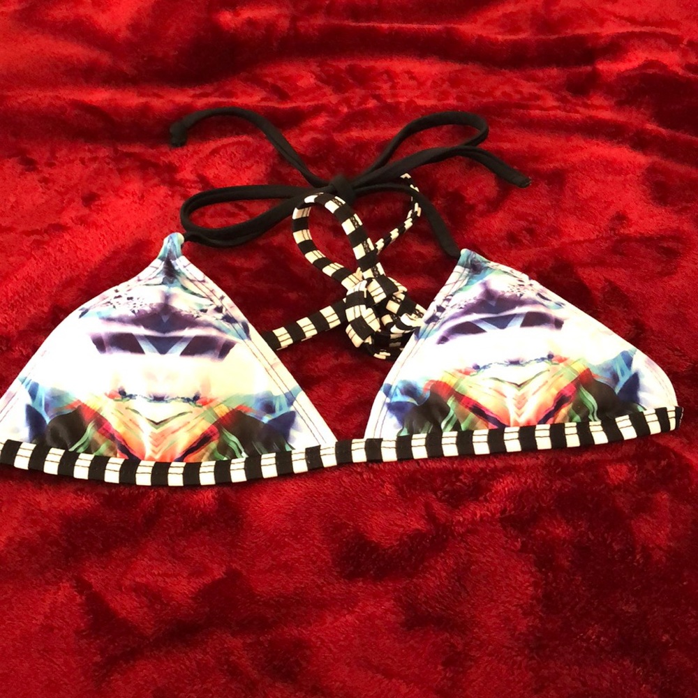 Hurley prismatic multicolored triangle top